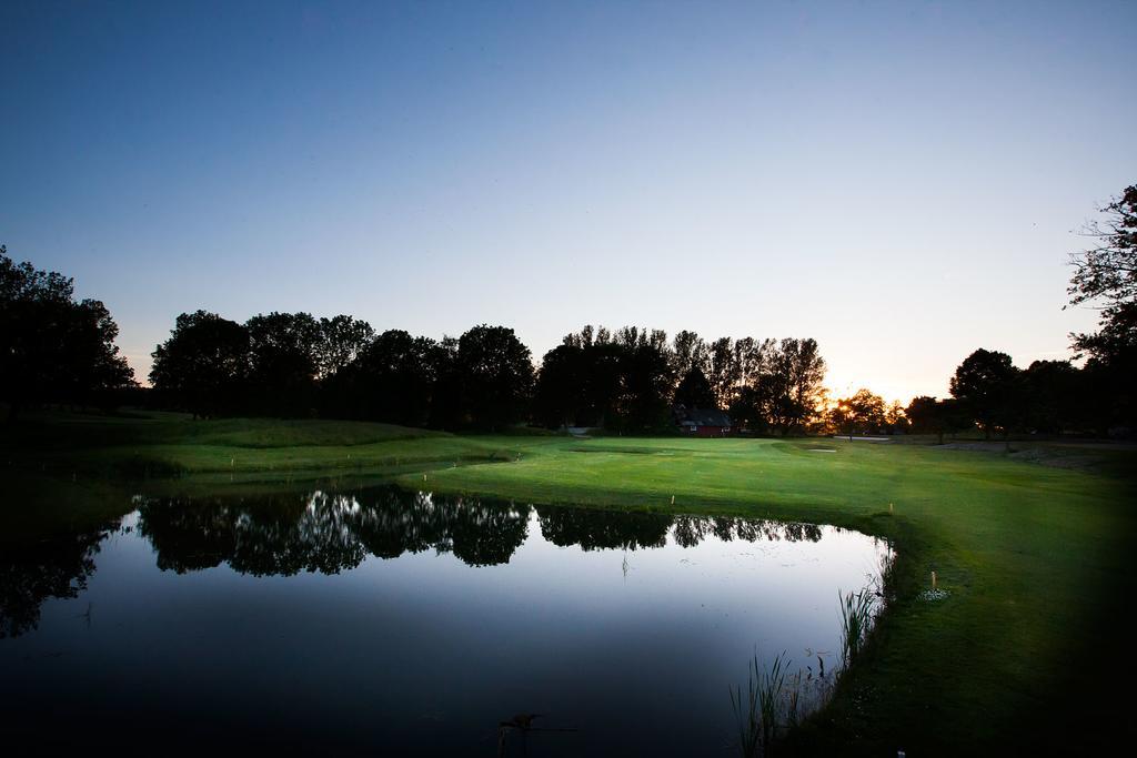 Soederasens Golf Lodge Risekatslosa ภายนอก รูปภาพ